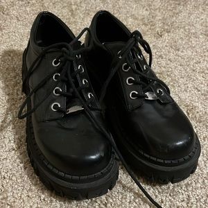 Delia’s Oxford platform shoes